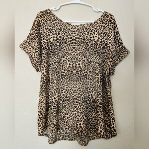 Entro Leopard Print Short Sleeve Top Size Medium